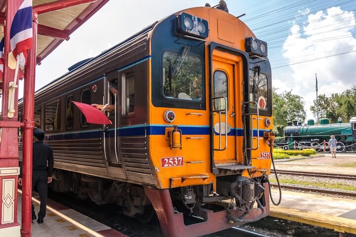 Поезд Бангкок - Сураттани